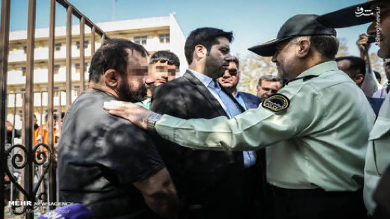 تصویر  -  خالکوبی جالب اراذل و اوباش خیابان بهشتی