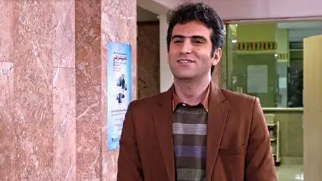 (فیلم) این سکانس هیچ وقت قدیمی نمی شه : جوک تعریف کردن حبیب، شخصیت محبوب سریال لیسانسه ها تو مراسم خواستگاری