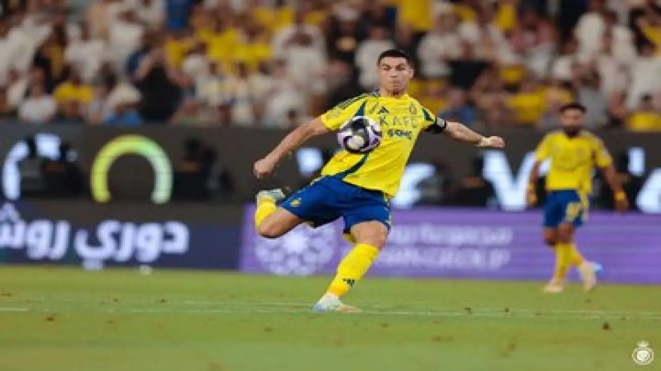 تصویر  -  واکنش رونالدو به درخشش پسرش با لباس النصر