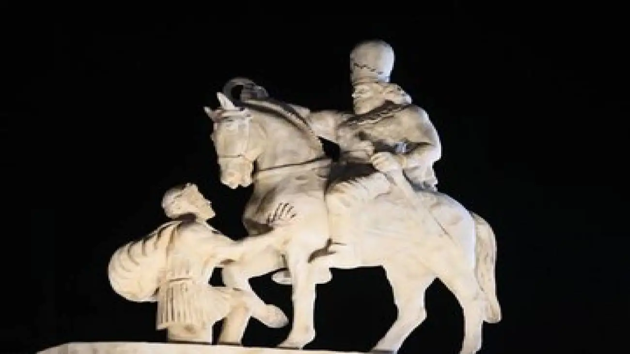 مجسمه (والرین) در ورودی فرودگاه مهرآباد مستقر می شود