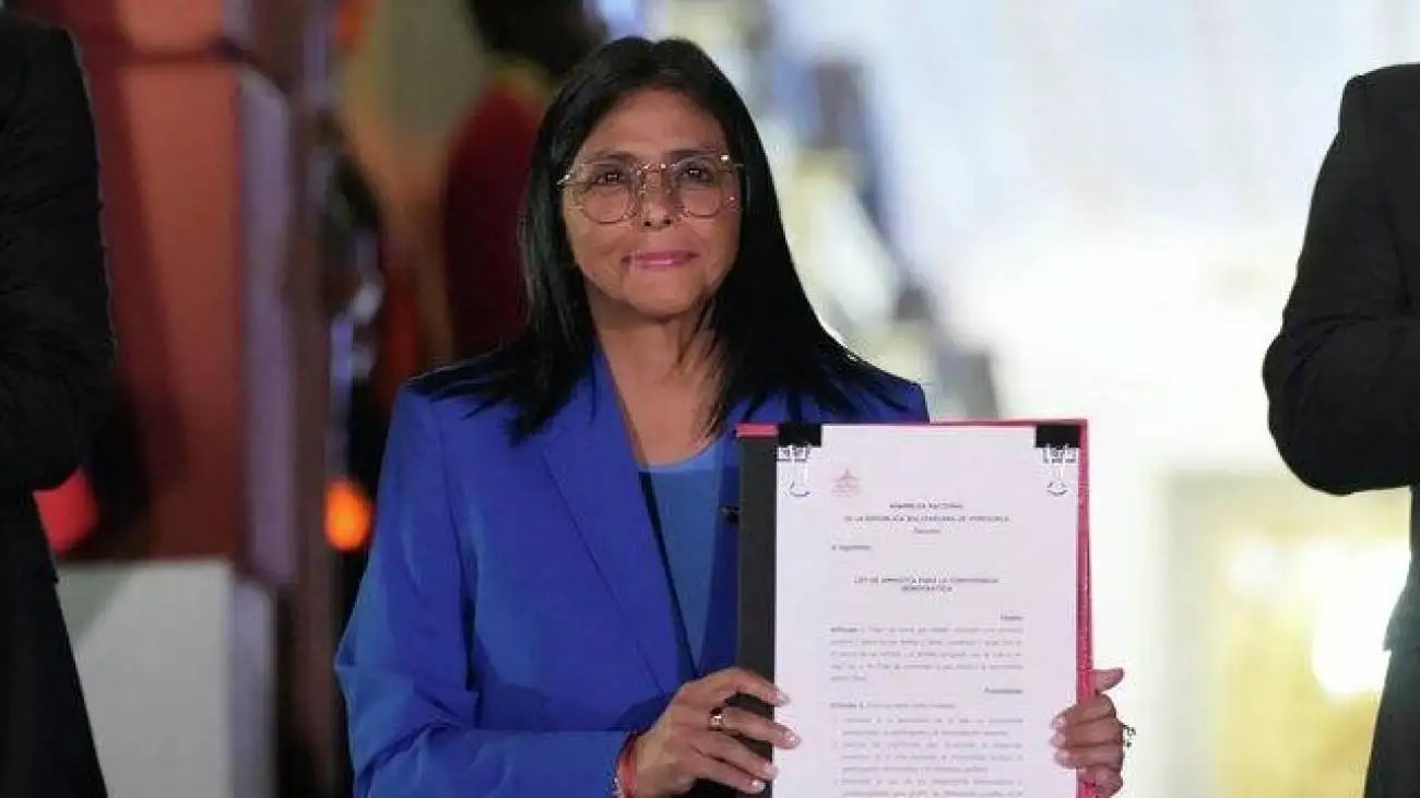 امضای قانون عفو عمومی  رئیس جمهور موقت ونزوئلا