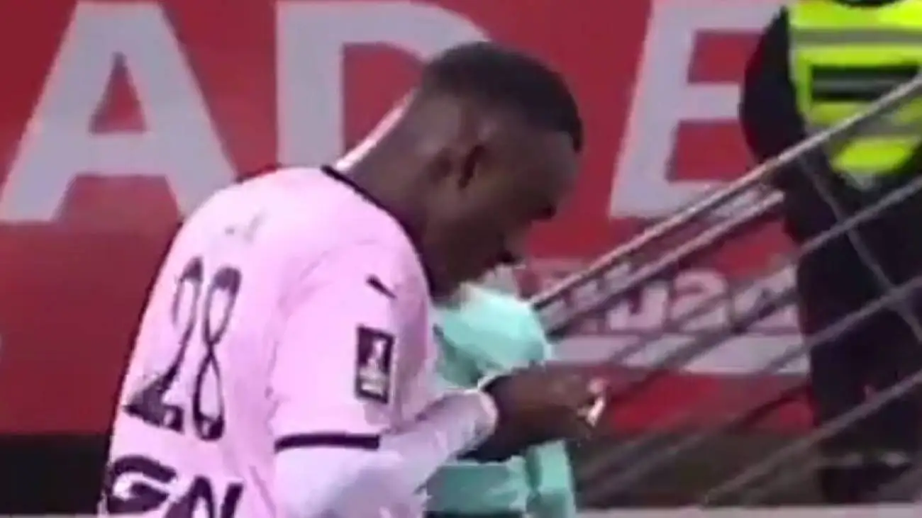 ویدیو  -  دندان بازیکن باشگاه فرانسوی آمیان در هنگام مسابقه شکست!