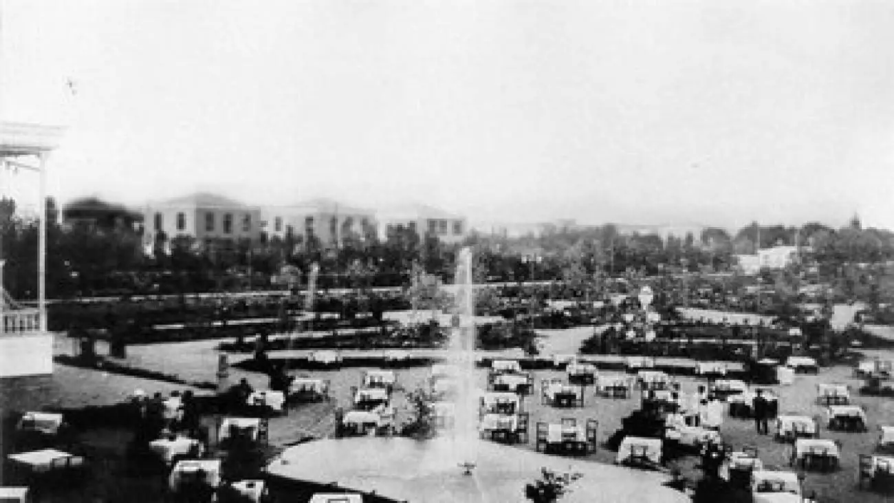 90 سال پیش محوطه تئاتر شهر این شکلی بود! (عکس )