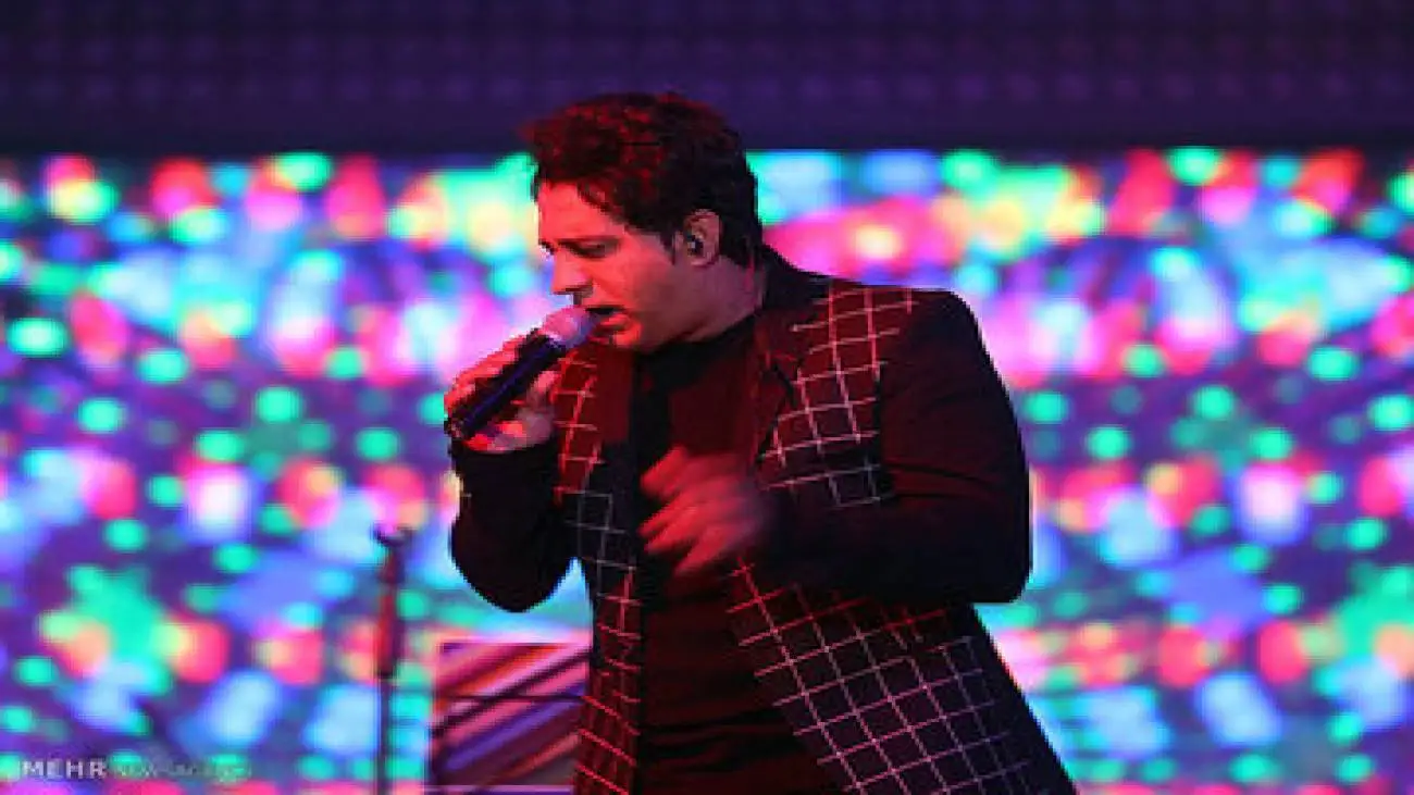 تصویر  -  تصویر یادگاری امید جهان در کنسرت بهنام بانی کنار خواننده پاپ