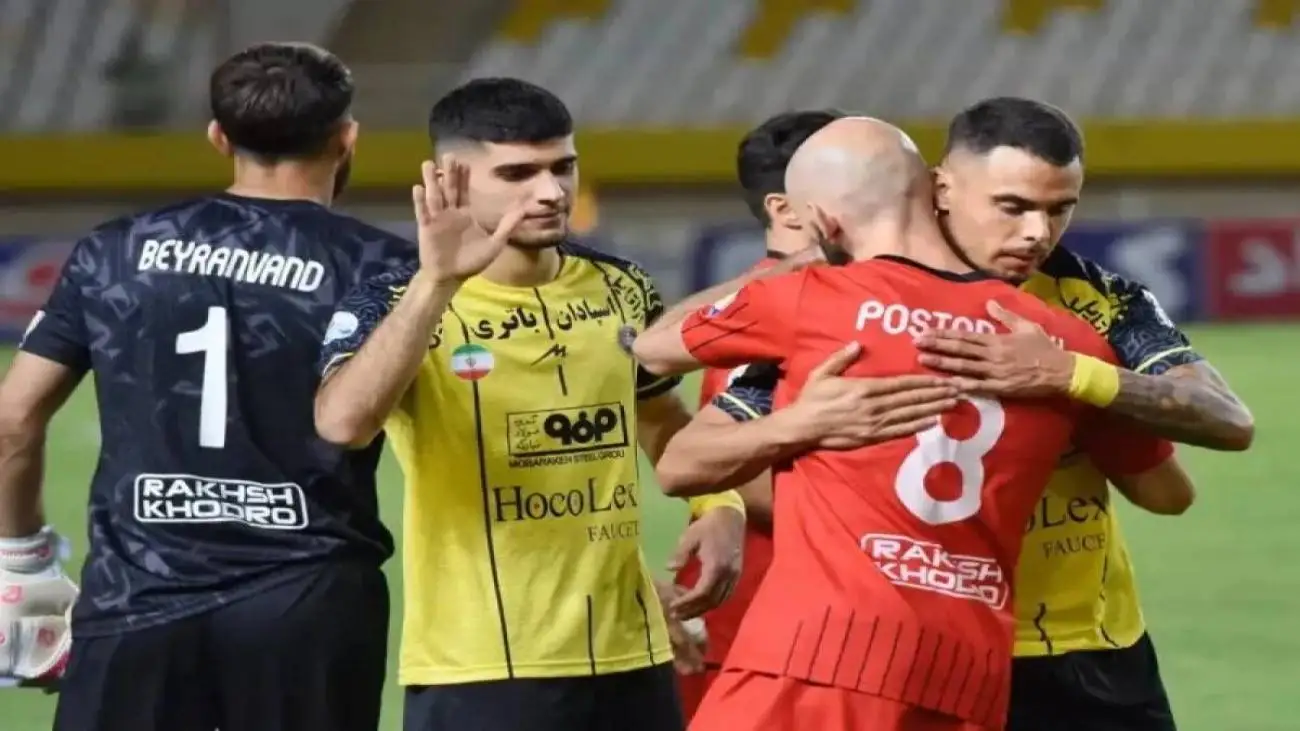 ویدیو  -   اتهامات گزارشگر شبکه اصفهان به بازیکنان سپاهان