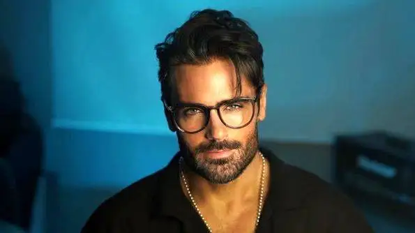 سهراب پاکزاد و انتشار عکس خانوادگی به مناسبت تولد مادرش! + قاب جذاب خانوادگی که وایرال شد