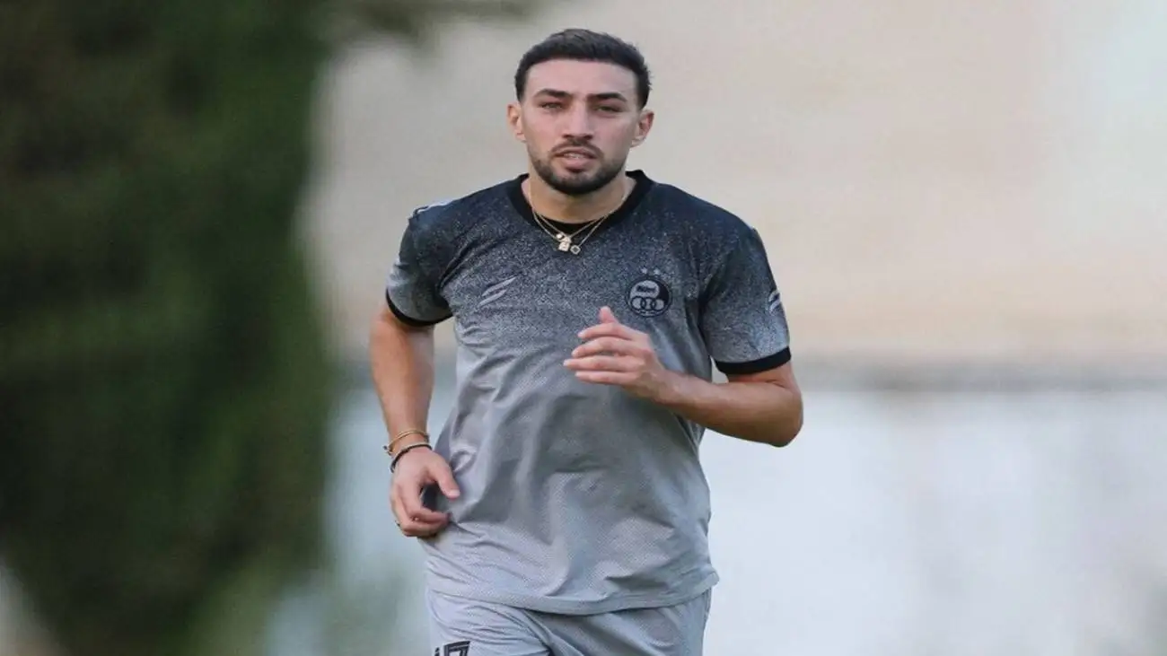 ویدیو  -  همسر منیر الحدادی ستاره استقلال در ورزشگاه شهر قدس