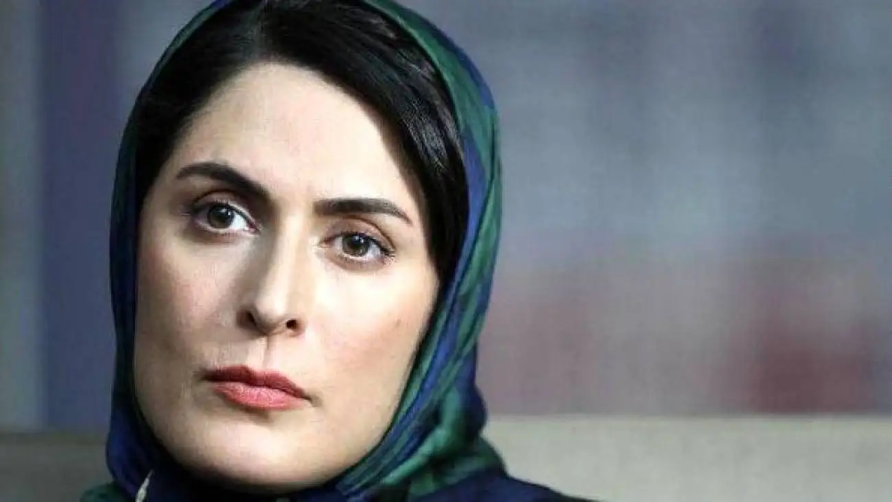 ویدیو  -  مهران مدیری به مژگان سریال جان سخت: چرا ازدواج نکردی  -  بهناز جعفری: دوس دارم شناسنامه ام سفید باشه - مهران مدیری تا حالا اینجوری قانع نشده بود