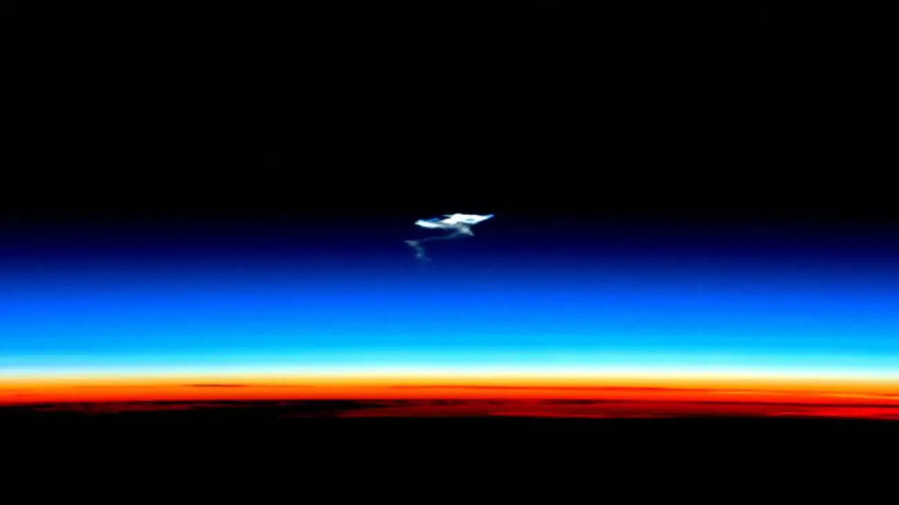 ویدیو  -  خدمه فضاپیمای شنژو-20 چین با موفقیت به زمین بازگشتند