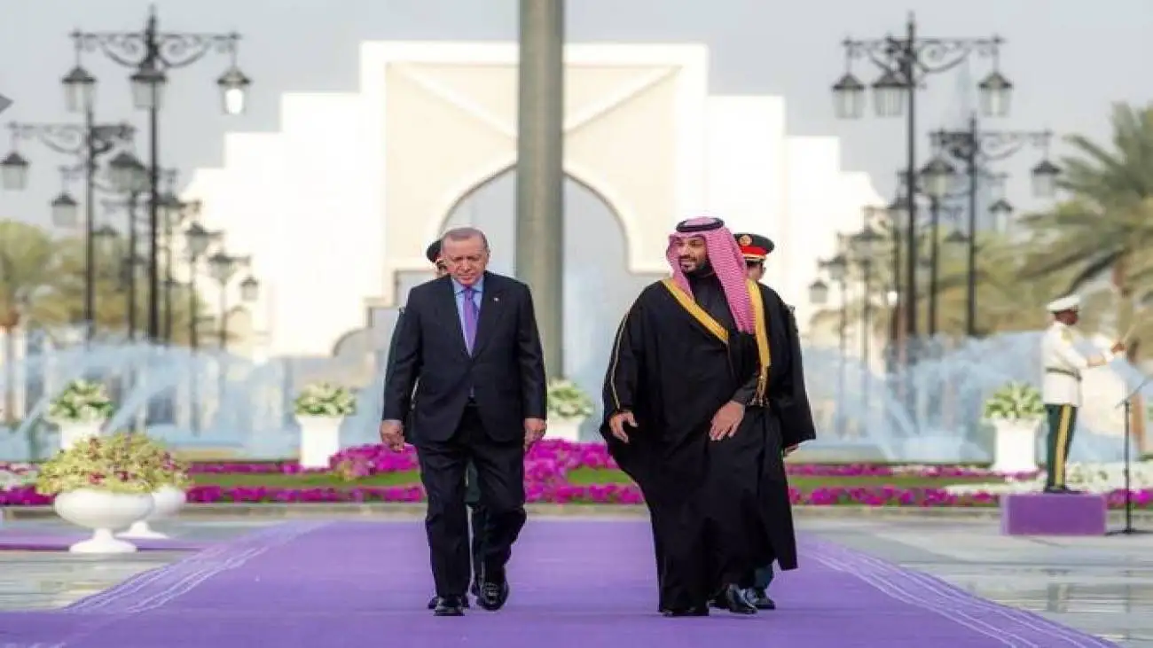 ویدیو  -  استقبال جالب ولیعهد عربستان از رئیس جمهور ترکیه