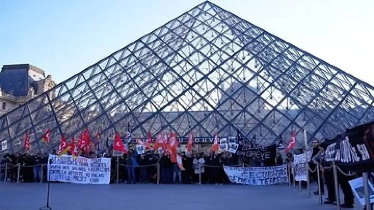 (لوور) تعطیل شد