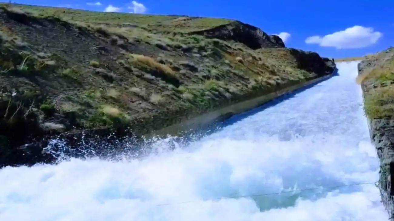 یک سد در ایران سر ریز کرد  -  لحظه زیبای سر ریز شدن این سد را ببینید