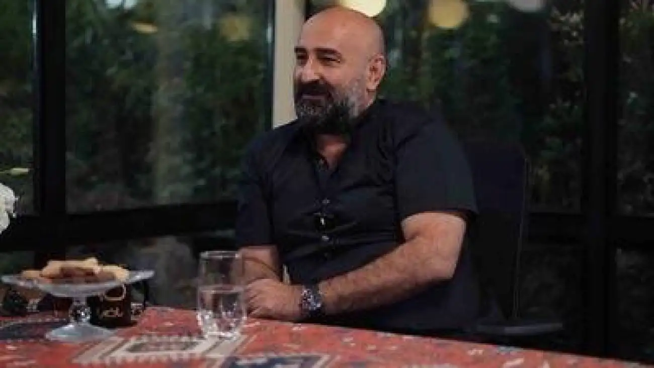 ویدیو  -  روایت مهران احمدی از دلیل دلخوری از برنامه مهران مدیری