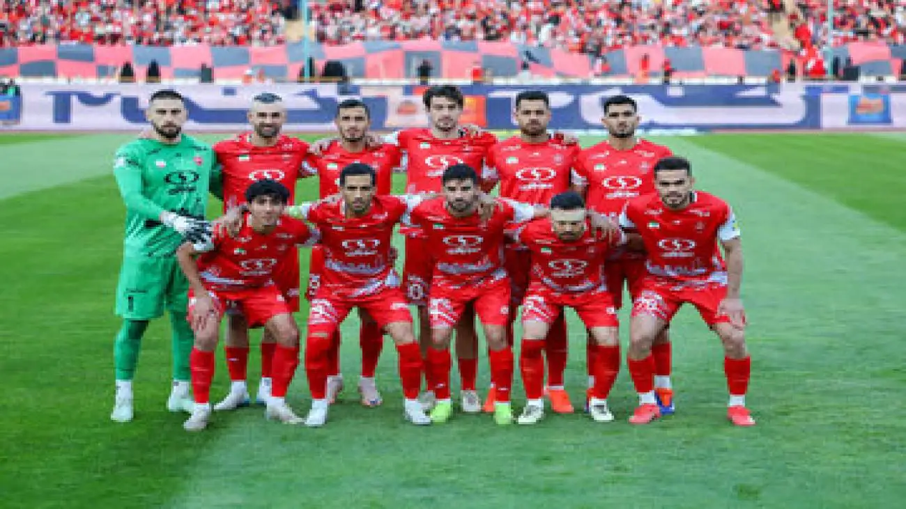 تصویر  -  ستاره های پرسپولیس روی خرابه های آزادی