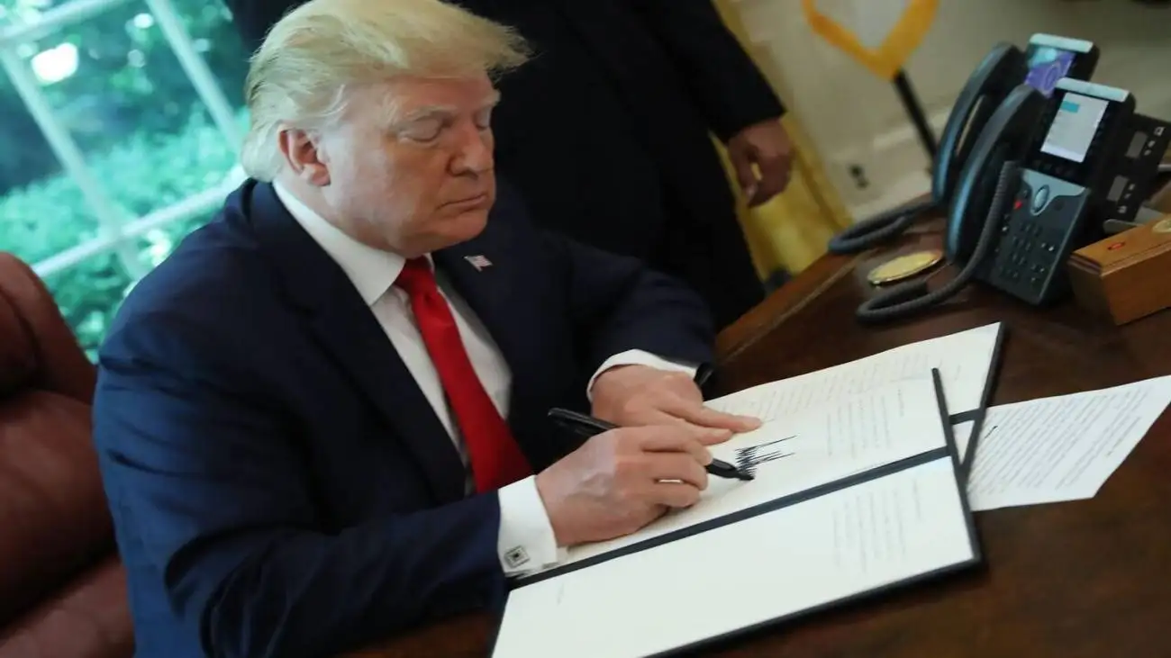 ویدیو  -  ادعای ترامپ: ما اکنون در واقع تعداد بیشتری از کشتی ها را به سمت ایران اعزام می کنیم؛ امیدواریم بتوانیم به یک توافق برسیم