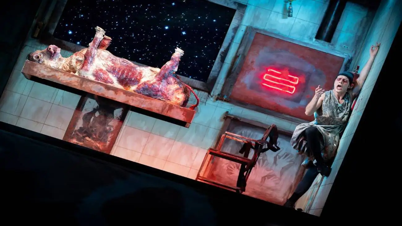 اجرای (بر زمین می زندش) با 8 میلیارد تومان فروش به پایان رسید