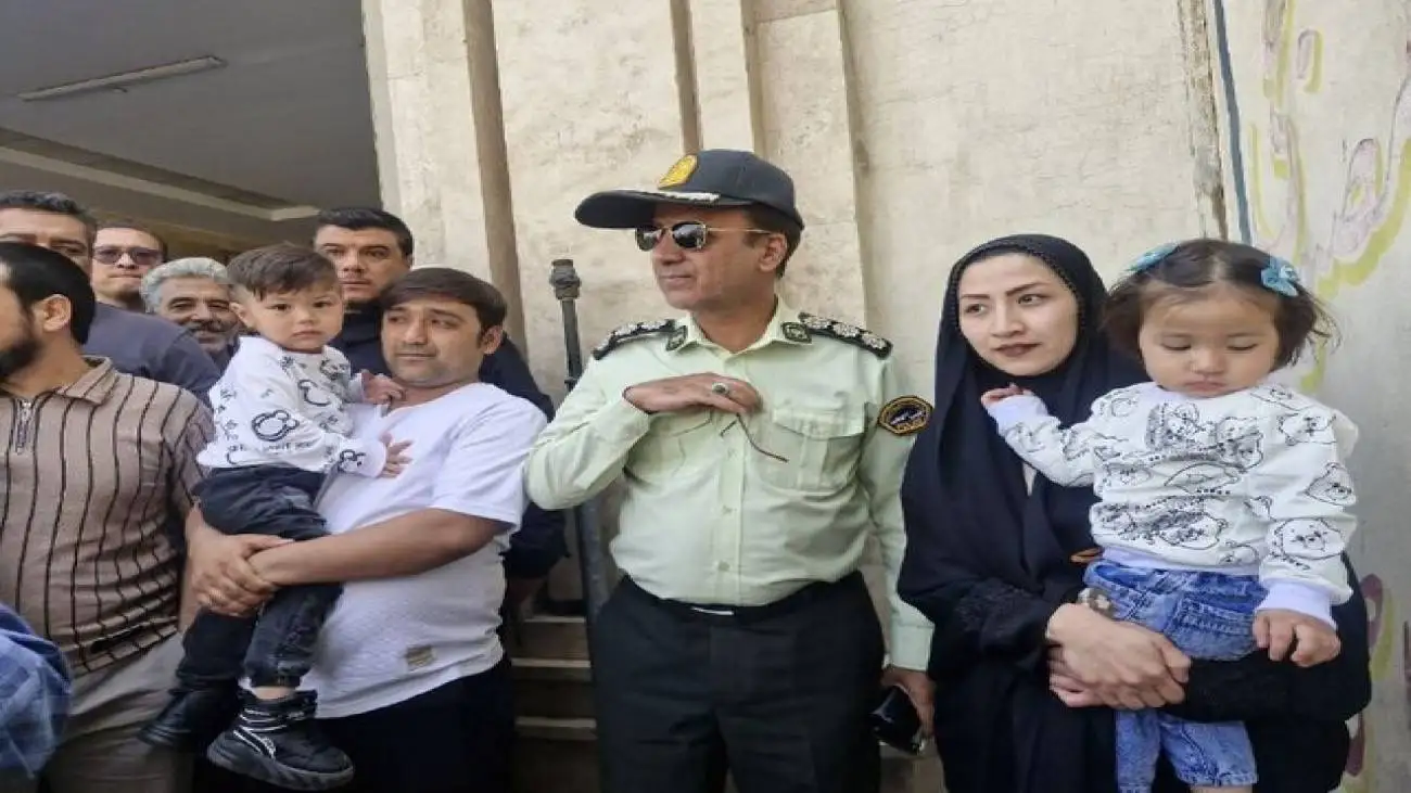 ویدیو  -  سرقت وحشیانه از یک مادر در مقابل کودک خردسال