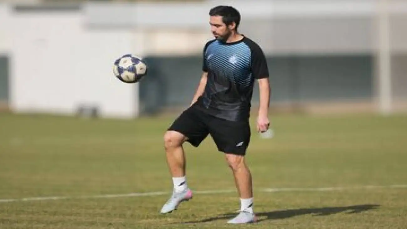 کنایه خسرو حیدری به پرسپولیس روی آنتن زنده -  هفته دیگر سپاهان را از صدر، پایین می کشند!