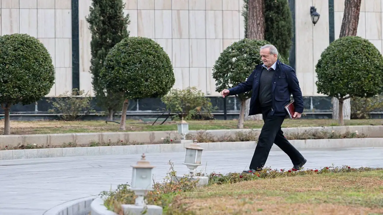 ویدیو  -  پزشکیان در واکنش به نظر یک خبرنگار درباره سکوت دولت مقابل رکورد تورم: نترسید!