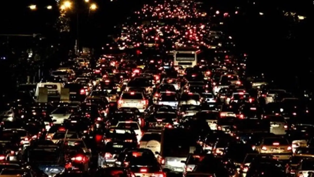 ویدیو  -  ترافیک سنگین در شب یلدا در اتوبان چمران تهران