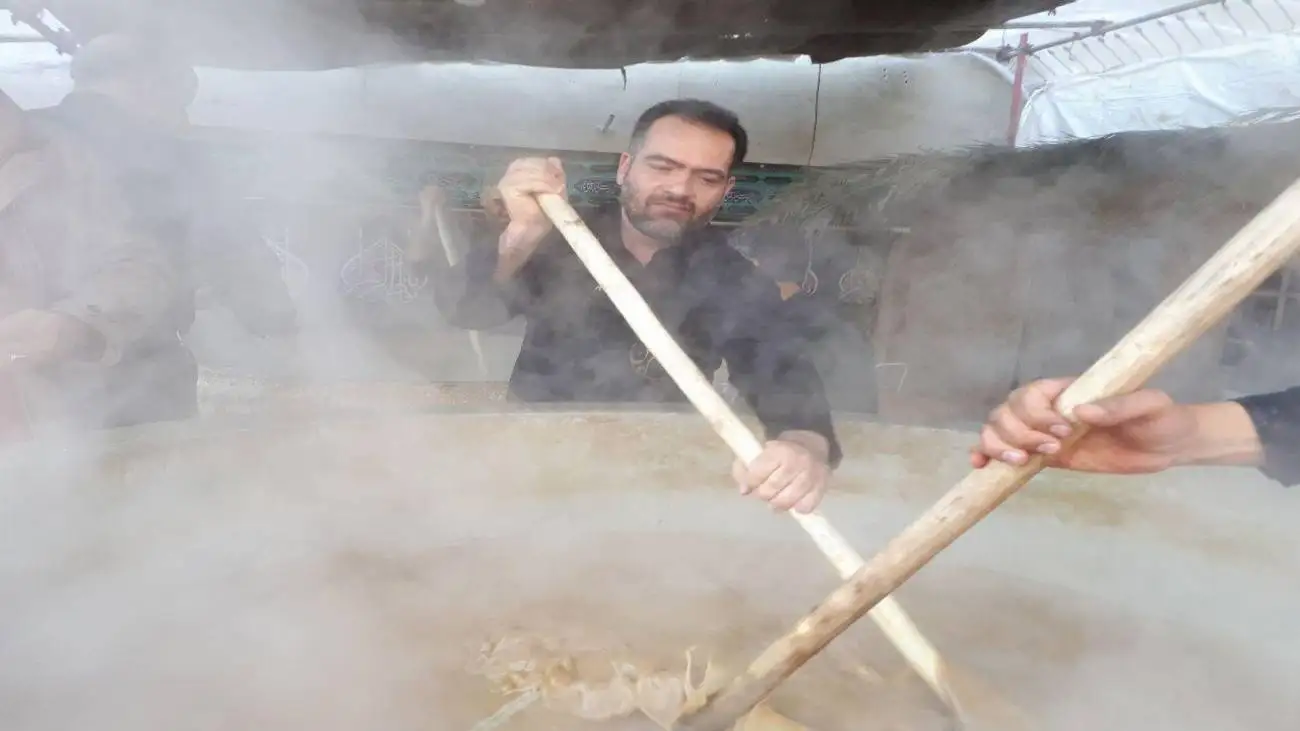 برپایی ایستگاه هایی برای پخت سمنو در تهران + ویدئو