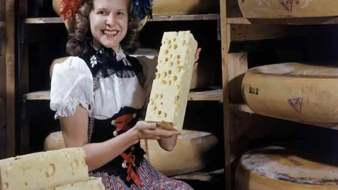 فاش شدن راز حفره های پنیر سوئیسی پس از صد سال!