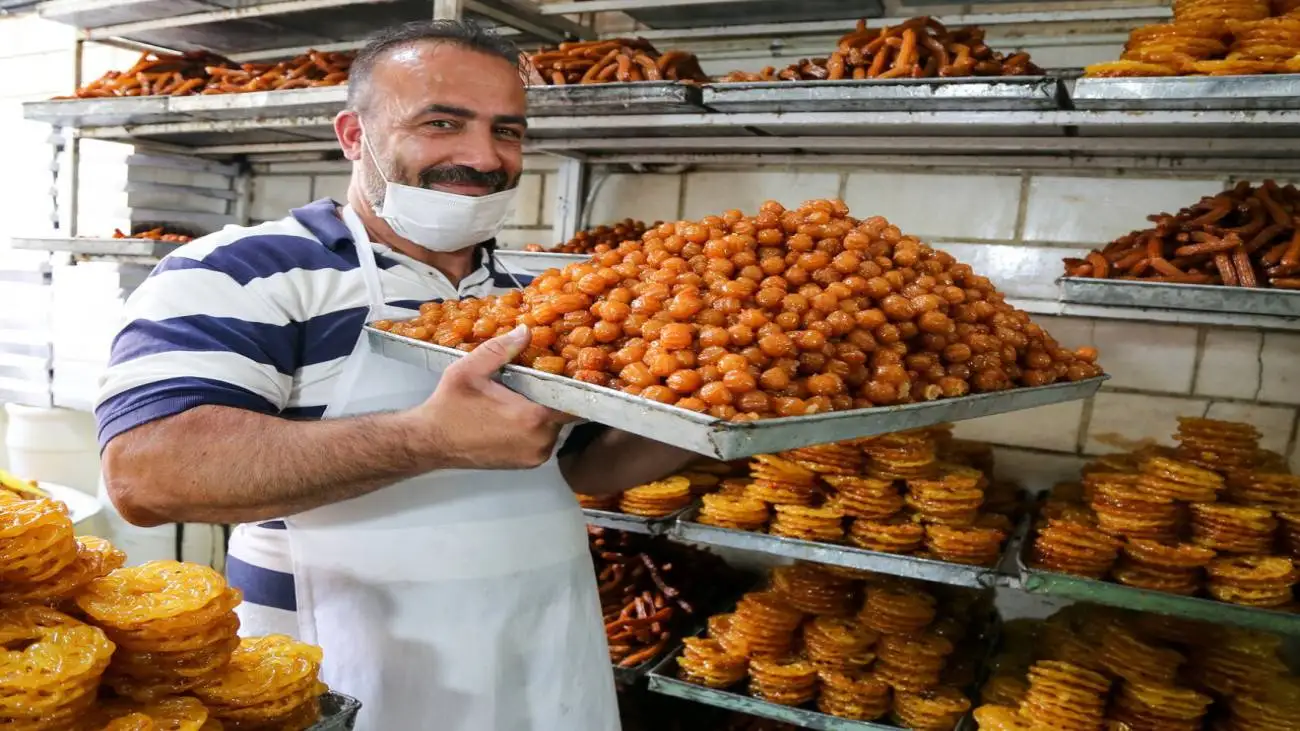 رونق بازار شیرینی های رمضانی  -  درمورد خوراکی های معروف ماه مبارک مهمانی خدا