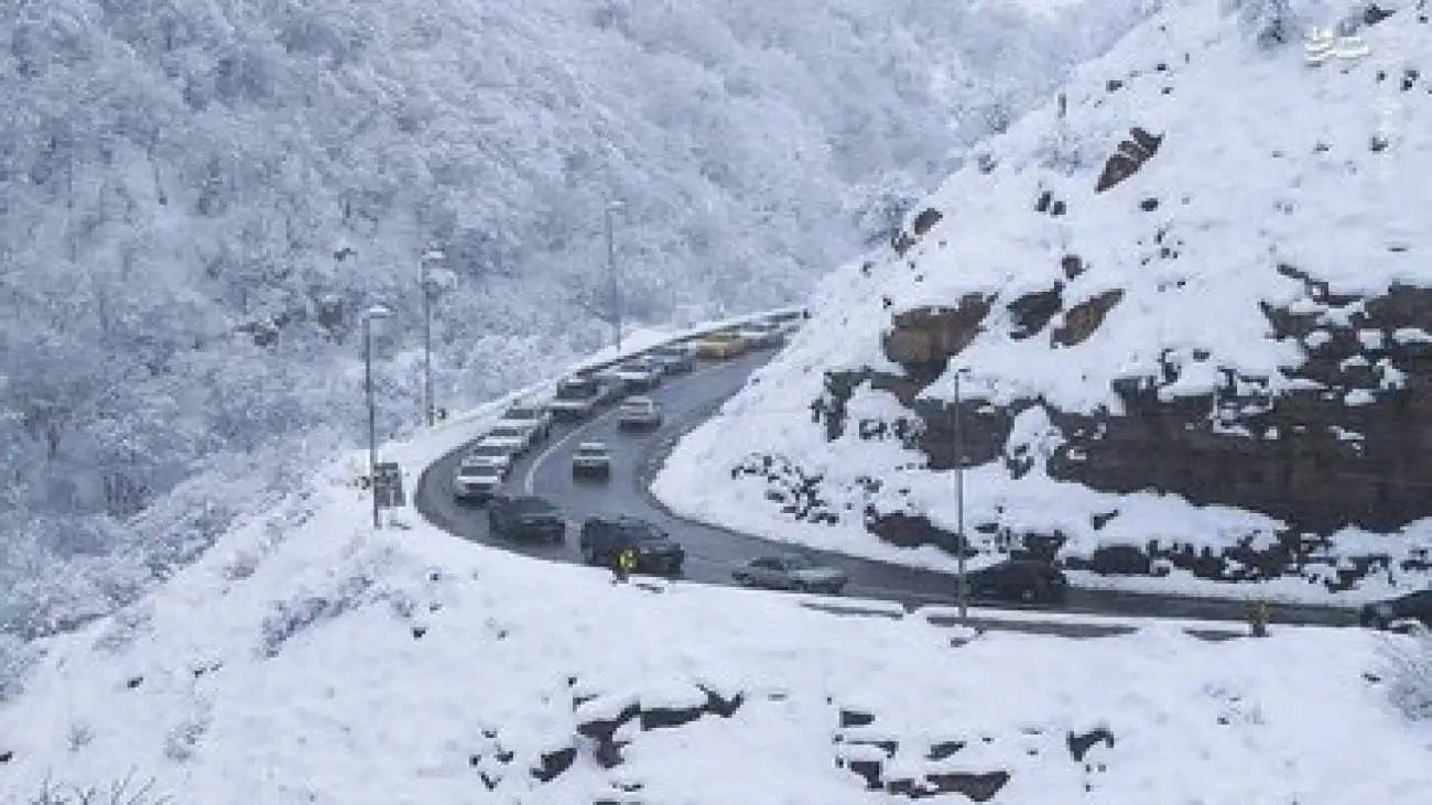 آخرین وضعیت ترافیکی و جوی جاده ها اعلام شد -  بارش باران و برف در این محورها