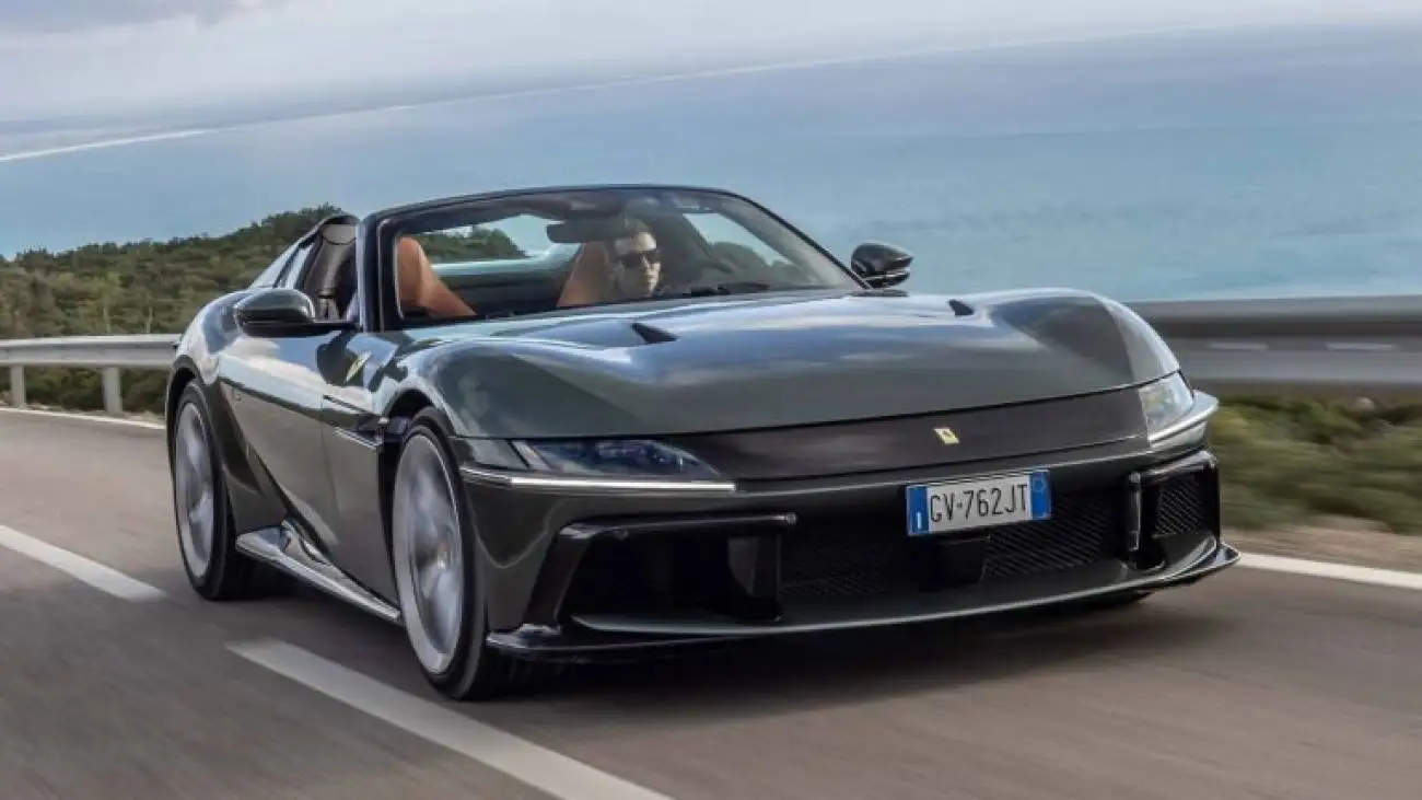 ویدیو  -  تصادف فراری سرقتی هنگام فرار از پلیس؛ انفجار و قطع برق در میامی