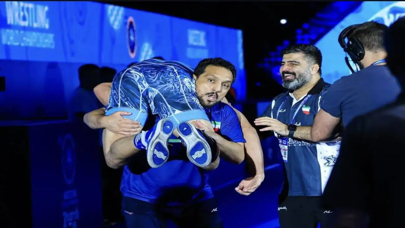 تاج جهان بر سر کشتی ایران