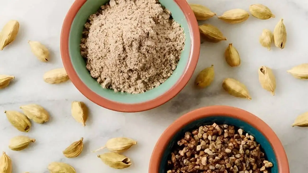 روش صحیح پودر کردن هل در خانه ؛ راز ماندگاری عطر هل را بدانید