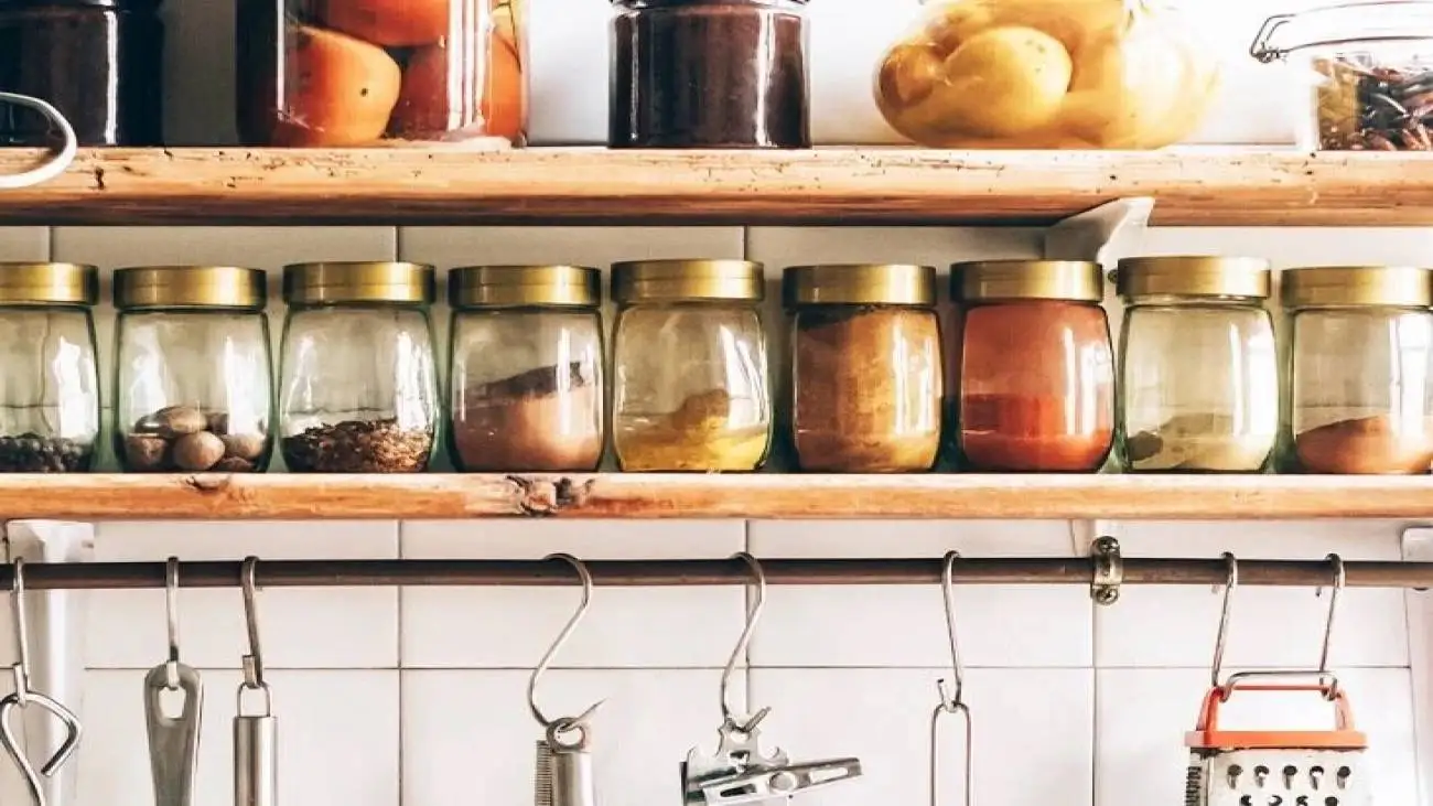بدترین جای آشپزخانه برای نگهداری ادویه اینجاست!