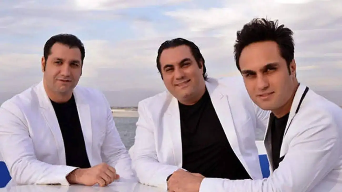 ویدیو  -  ورود متفاوت گروه موسیقی پاپ به کنسرت فضای باز برج میلاد با خودرو؛ صدا مشکل داشت یا...؟