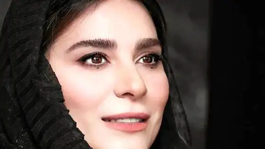 ویدیو  -   صحنه  جگرسوز ضجه های سحر دولتشاهی در مراسم خاکسپاری عزیر دلش ...