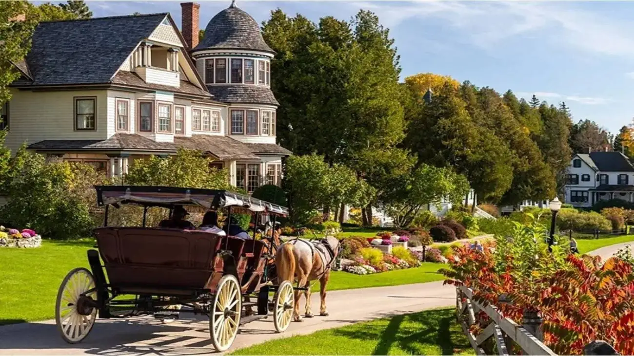 مردم این جزیره در گذشته زندگی می کنند!  -  عکس