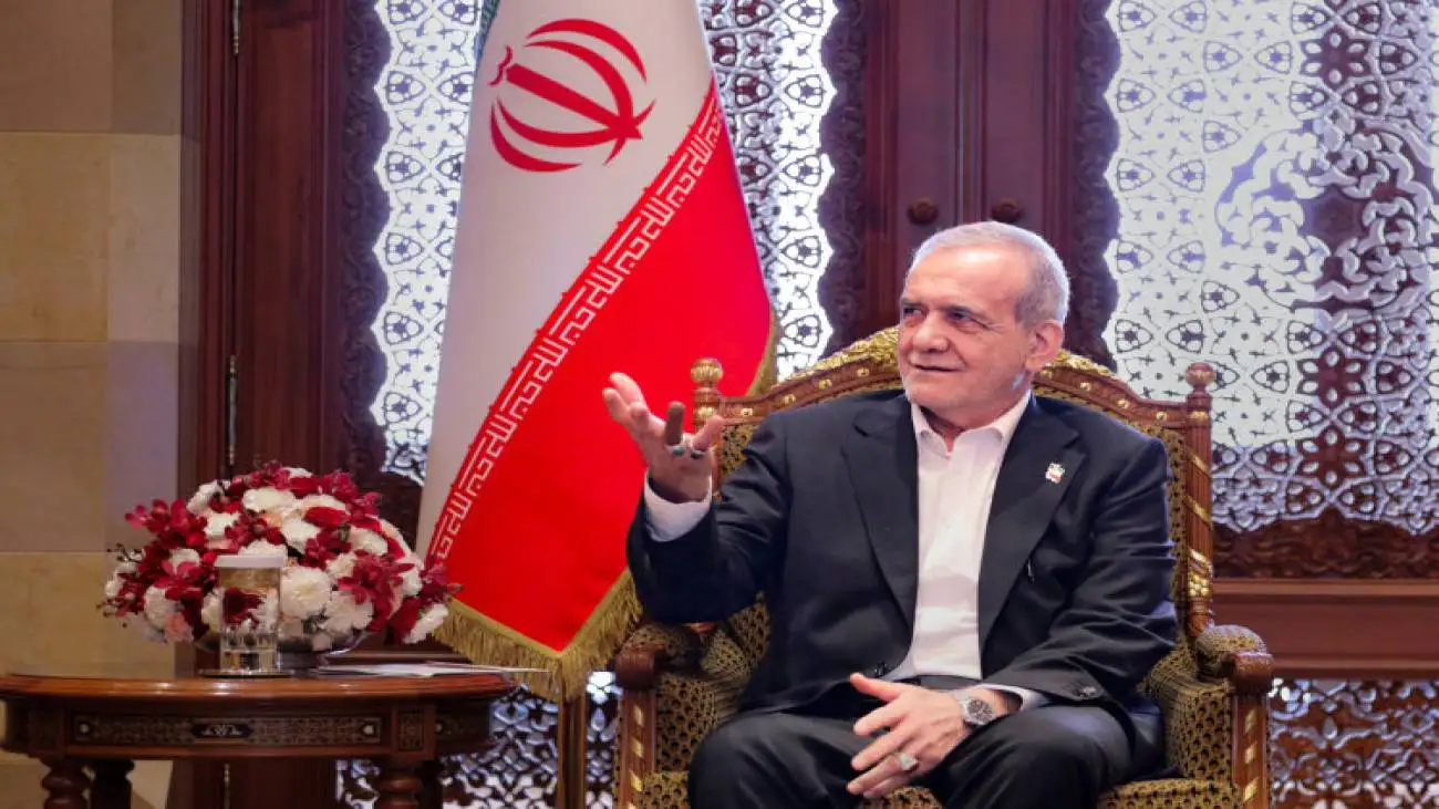 ویدیو  -   شهریارخوانی پزشکیان در عمان