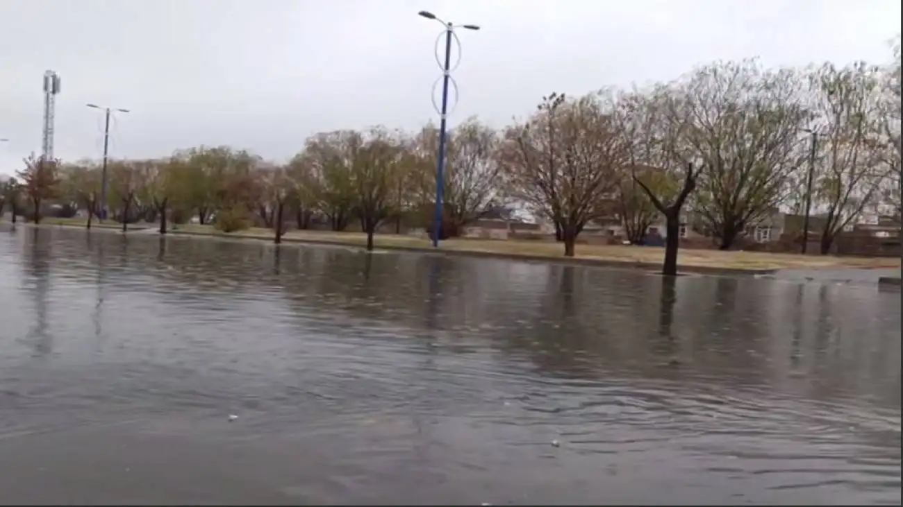 خیابان های این شهر دریاچه شد!  -  ویدئو