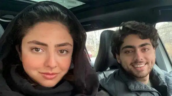 عکس سفر در زمان   -   از پوری بنایی و هانا نوه فردین در یک رستوران سنتی