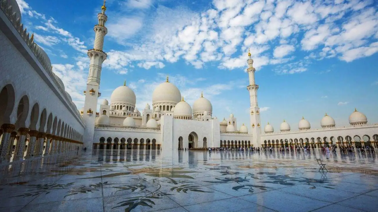 ویدیو  -  بازدید ترامپ از مسجد جامع شیخ زاید امارات