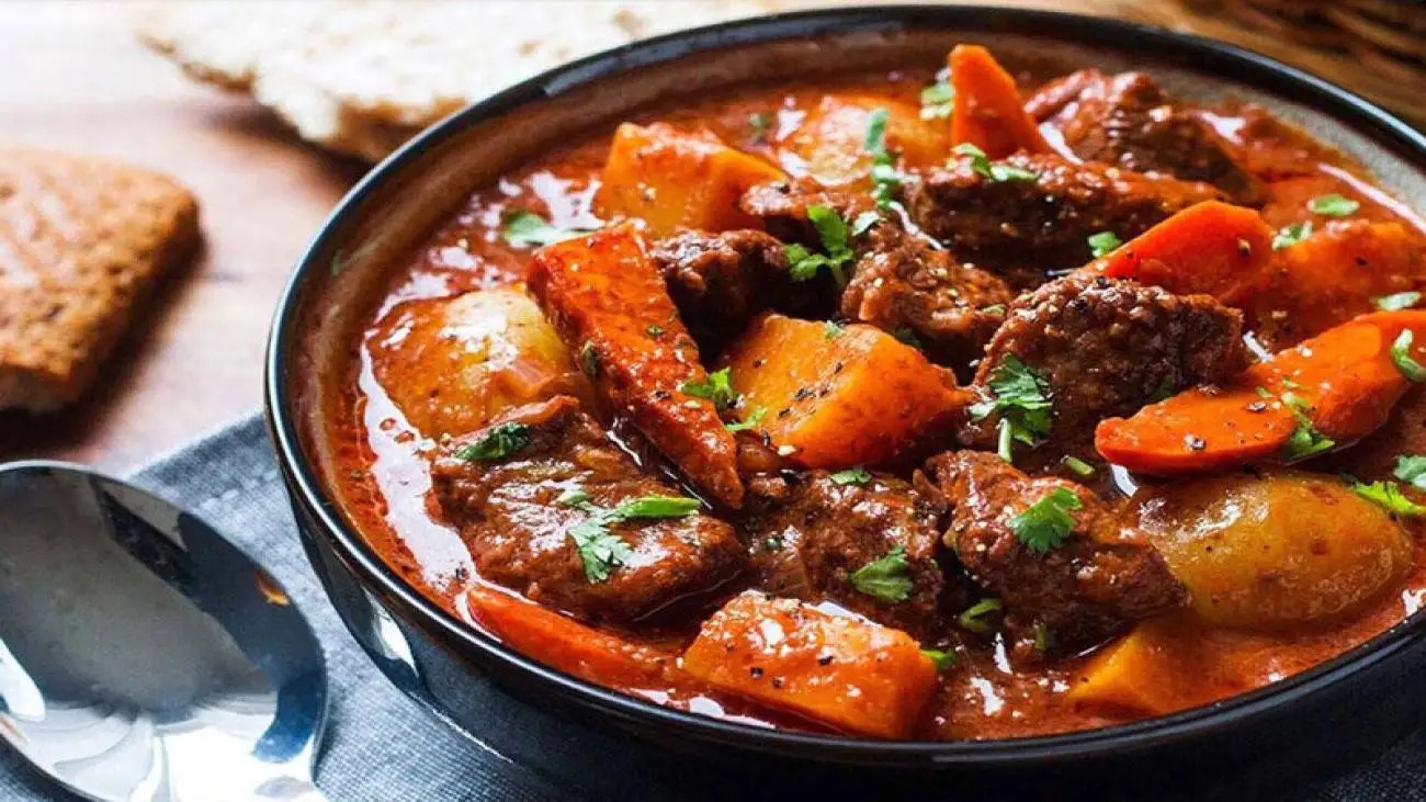 درست کردن خوراک گوشت و سبزیجات طعم دار و خوشمزه
