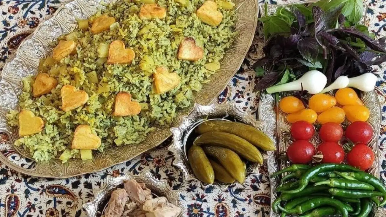 چطور برای سحری سیب پلوی کرمانشاهی بپزیم؟ + فوت و فن ها