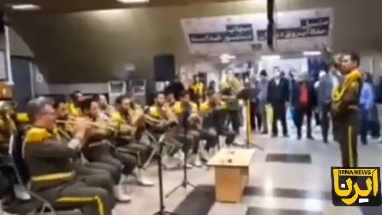 ویدیو  -  اجرای مارش نظامی در ایستگاه مترو به مناسبت روز نیرودریایی و هفته بسیج