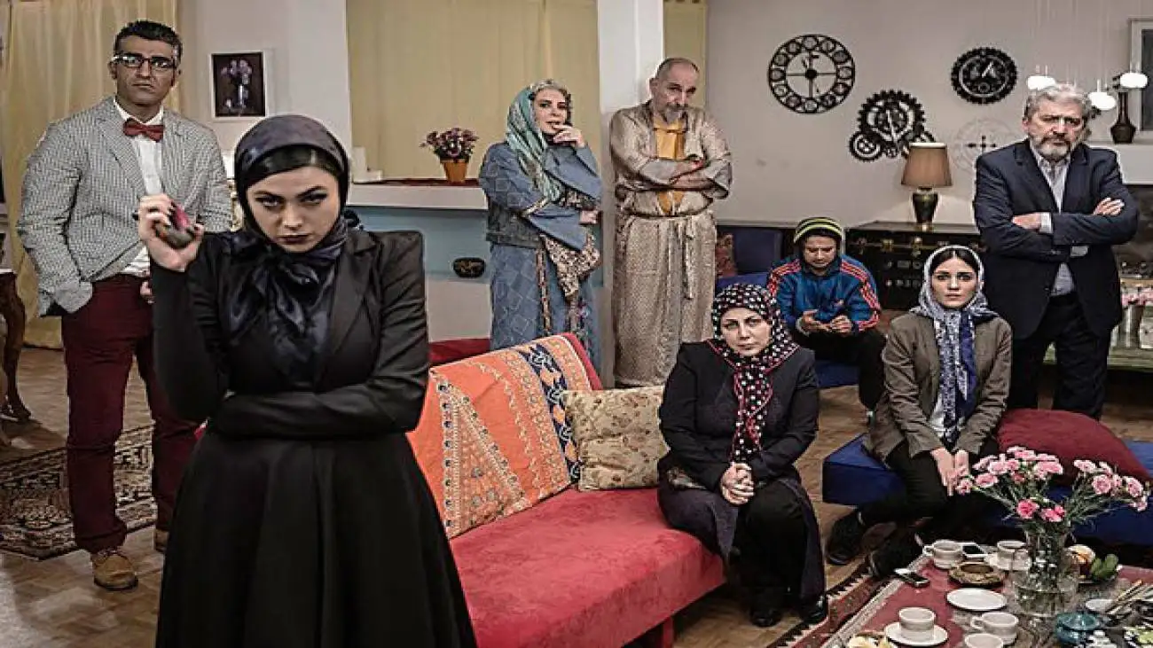 خانم بازیگر:  من گفتم به رئیسی رای بدهید!  -  ببینید