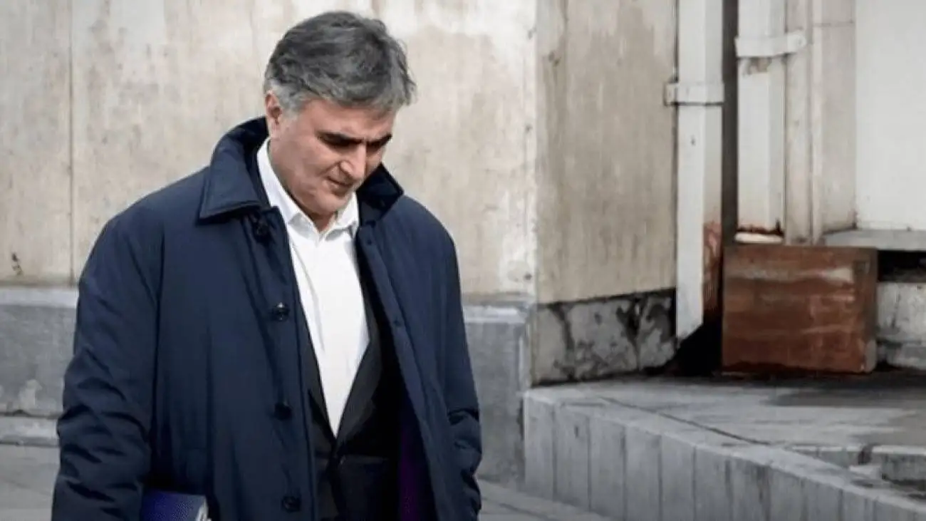 چه عواملی افزایش قیمت دلار را رقم می زنند؟  -  فرزین باید پاسخگو باشد