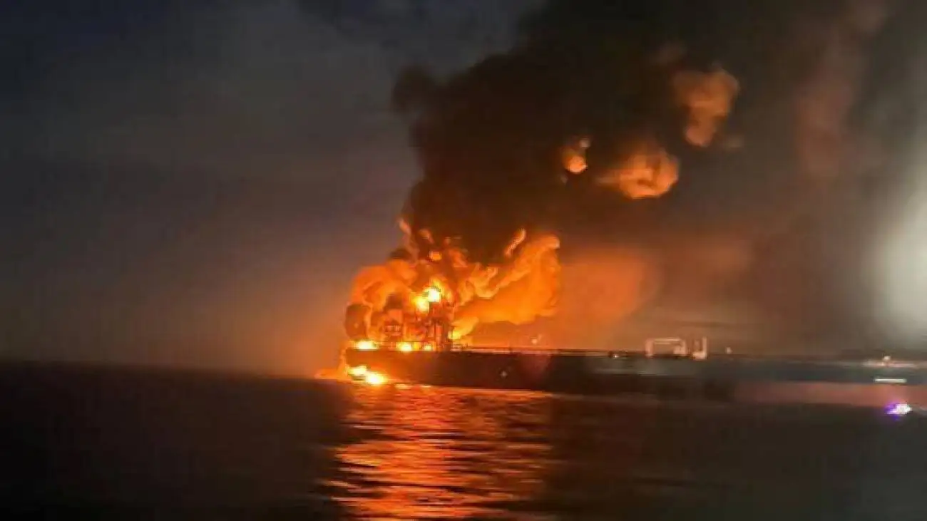 لحظه حمله شهپادهای دریایی به نفتکش روسیه  -  نخستین ویدئو از حمله واقعی پهپادهای دریایی