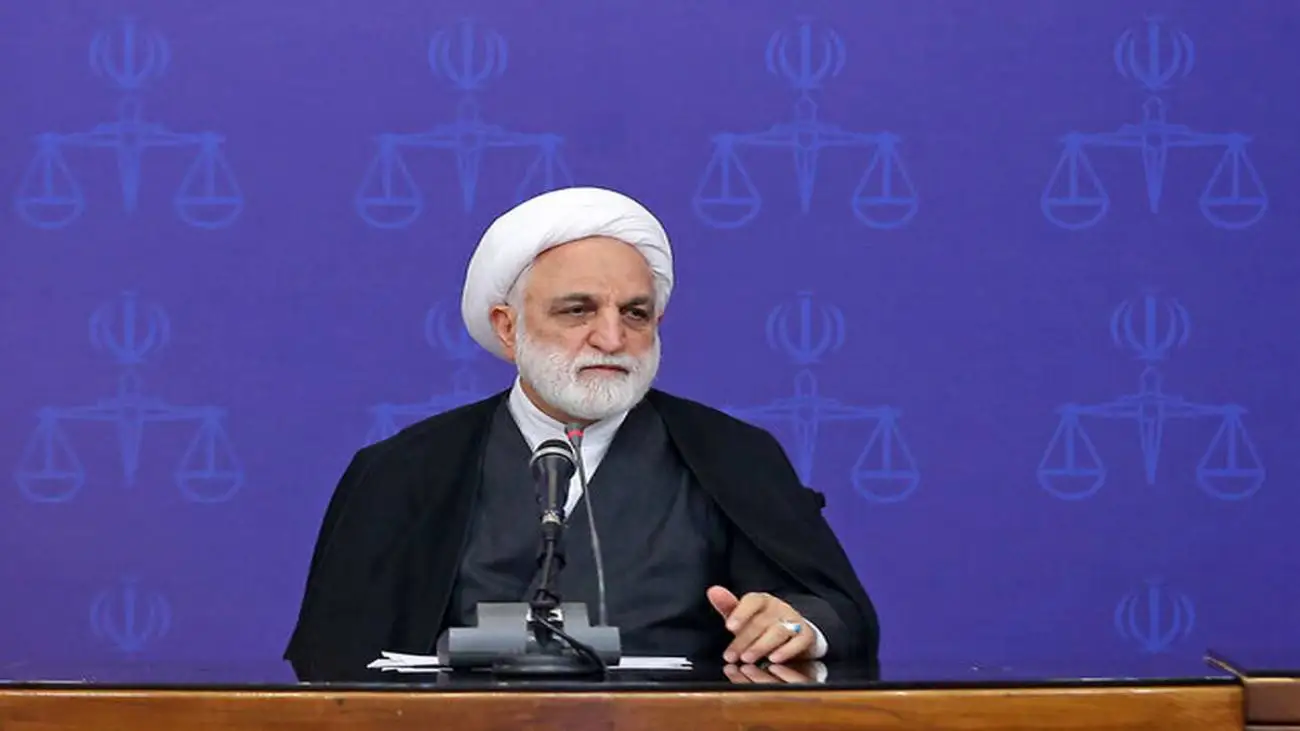 ویدیو  -  عیادت رئیس قوه قضاییه از آیت الله نوری همدانی