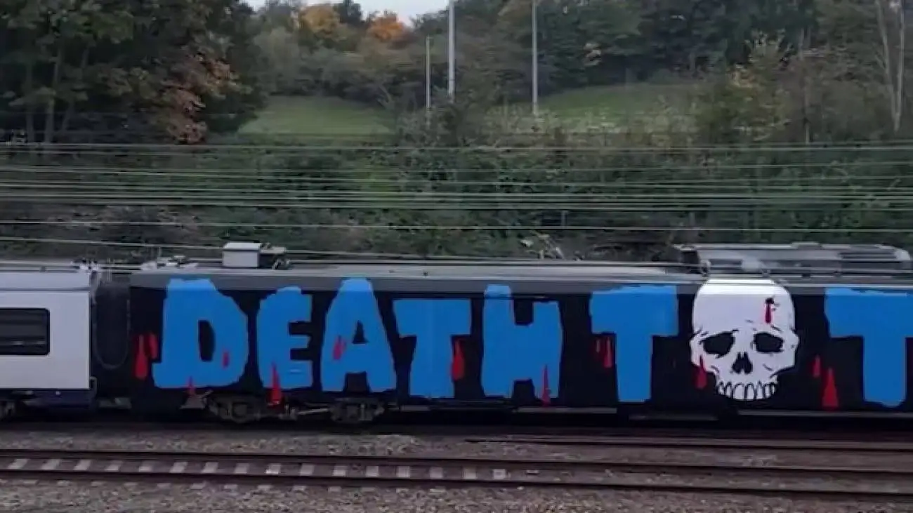 ویدیو  -  شعار(مرگ بر ارتش اسرائیل) روی بدنه قطاری در بلژیک