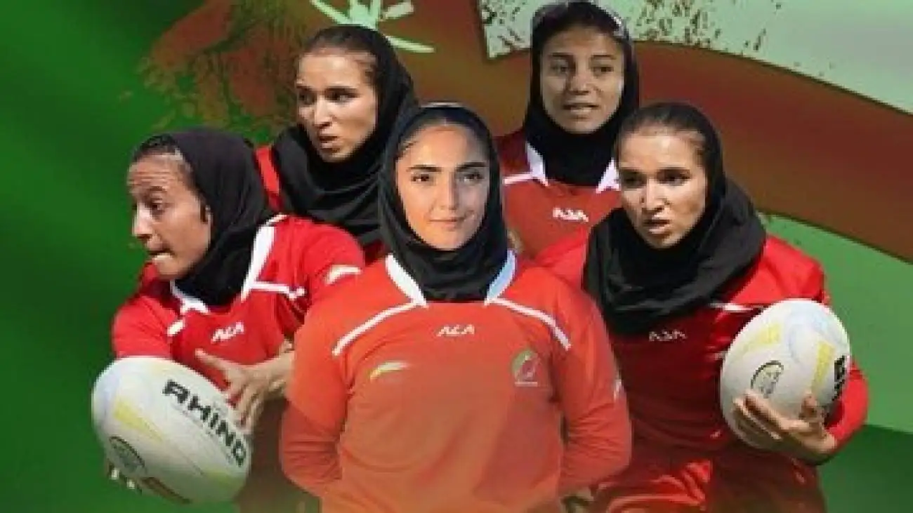 عکس -  برق نقره تاریخی بر گردن دختران ایران