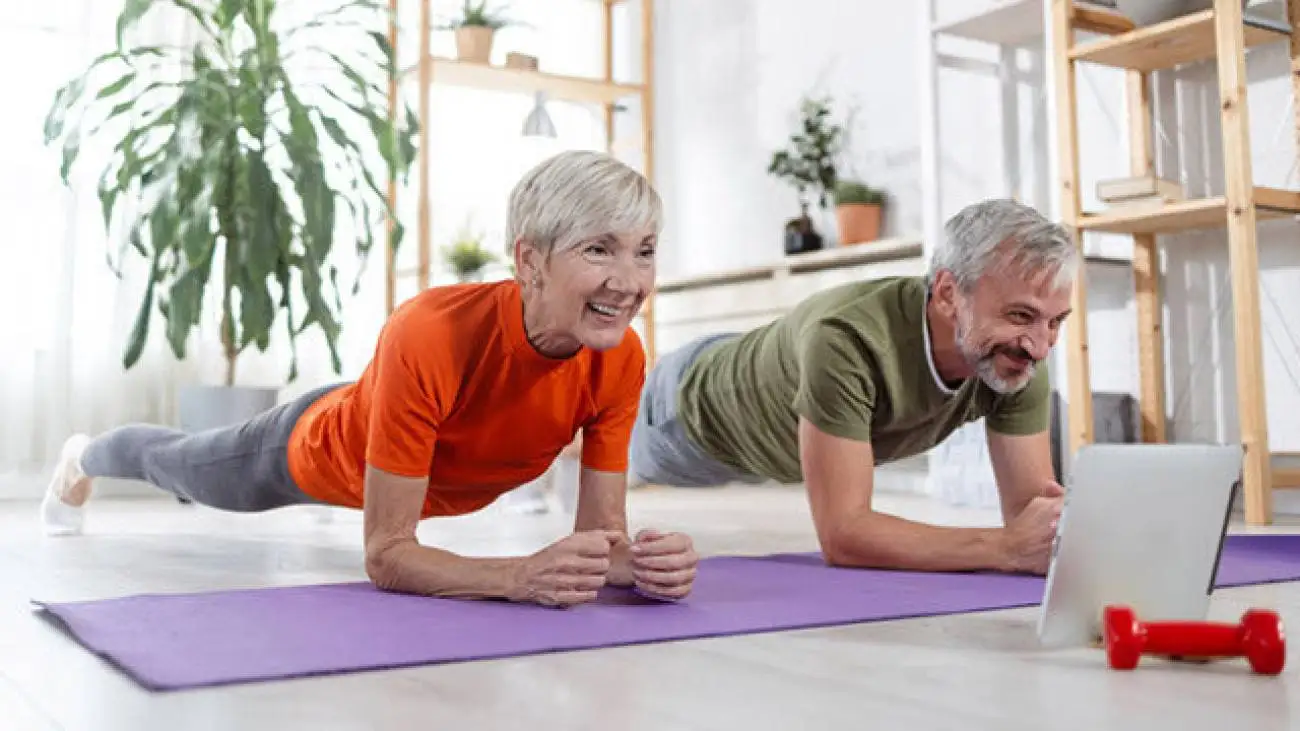 از درد کمر تا تعادل بهتر؛ نقش حیاتی عضلات میان تنه  -  4 ورزش ساده برای تقویت میان تنه در خانه