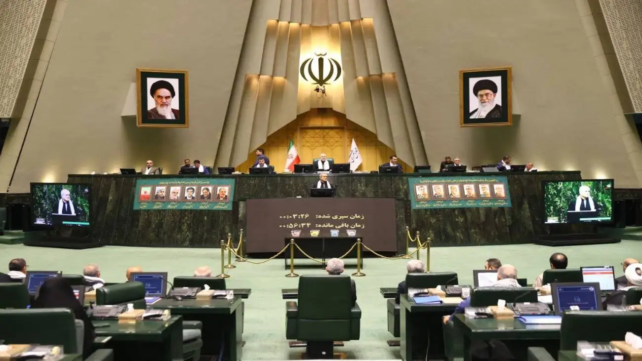 ویدیو  -  واکنش شدید مجری تلویزیون به صحبت های وزیر کار در مجلس!